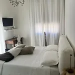 Fleur Blanche Bed and Breakfast 3*
