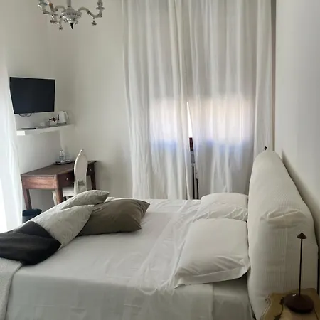 Fleur Blanche Bed & Breakfast 3*